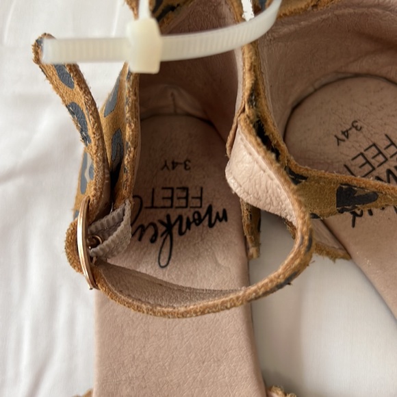 Monkey Feet - Picture 2 of 3